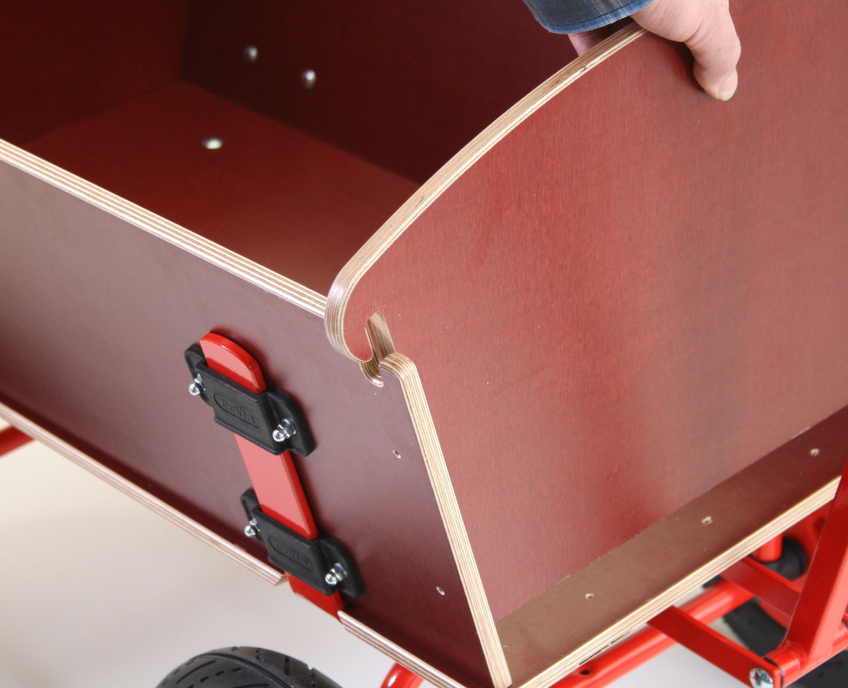 luftbereifter Eckla Easy Trailer mit festem Phenolharzaufbau wetterfest